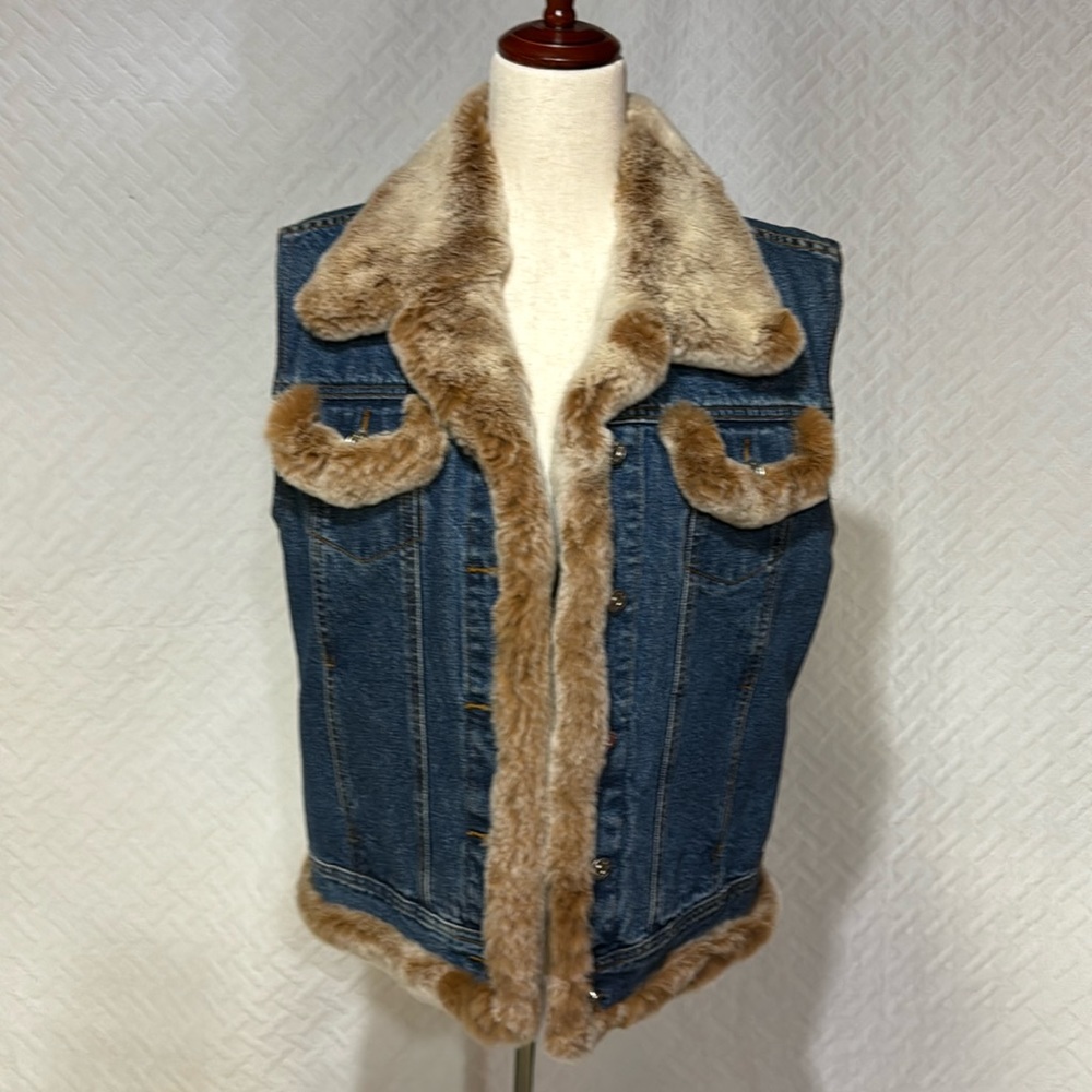 Custom Rabbit Fur Lined Jean Jacket XL Pit To Pit 21” Shoulder To Waist 24 1/2”